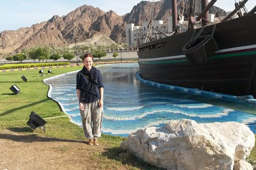 A lot of things are different from what she expected, and most of all, different from at home. Salome Bader is enchanted after just a few days – by the friendly people in Oman and the impressive landscape.