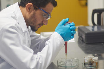 Gumaa El-Nagar in the laboratory of the Applied Physical Chemistry Group at Freie Universität Berlin.