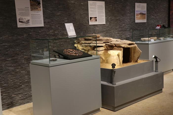 The grave of the child, probably an eight- to ten-year-old girl, was rebuilt in the museum in collaboration with researchers from Yarmouk University in Irbid, Jordan.