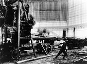 Historical photograph taken during construction of the large tropical house in the Botanic Garden, ca. 1909. On Jan. 1, 1995, the Botanic Garden and the Botanical Museum were added to Freie Universität.