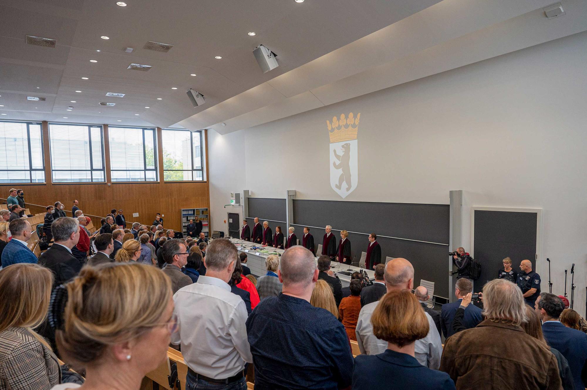 Nine judges of the Berlin Constitutional Court heard appeals against the election for the Berlin House of Representatives on September 25, 2021, in the large lecture hall of Biochemistry.