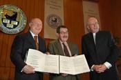 Imre Kertész (left), Günter Grass (center), and Prof. Dr. Dieter Lenzen (right), President of Freie Universität Berlin.
