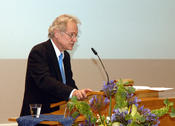 Prof. Rolf-Peter Janz from the Institute of German and Dutch Languages and Literatures pays tribute to Reich-Ranicki for inventing criticism as a profession.
