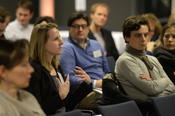 The audience discussed chances and challenges of interdisciplinary research with the speakers.