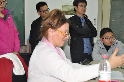 The Flying Dutchman and Pandora were topics of Prof. Dr. Almut Renger's first lecture at the ZDS.