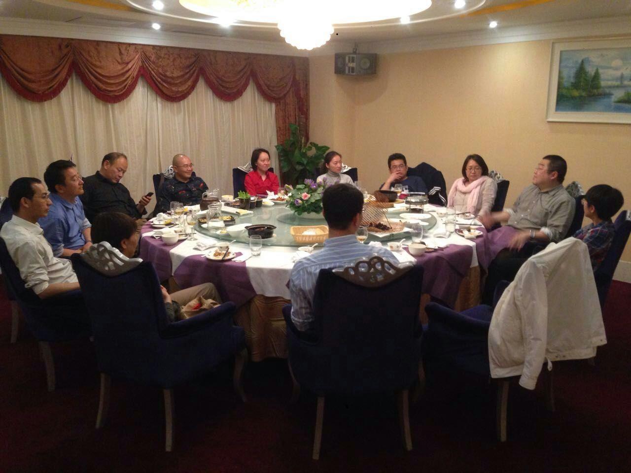 After the Salon the discussion continues during dinner: April 2016.