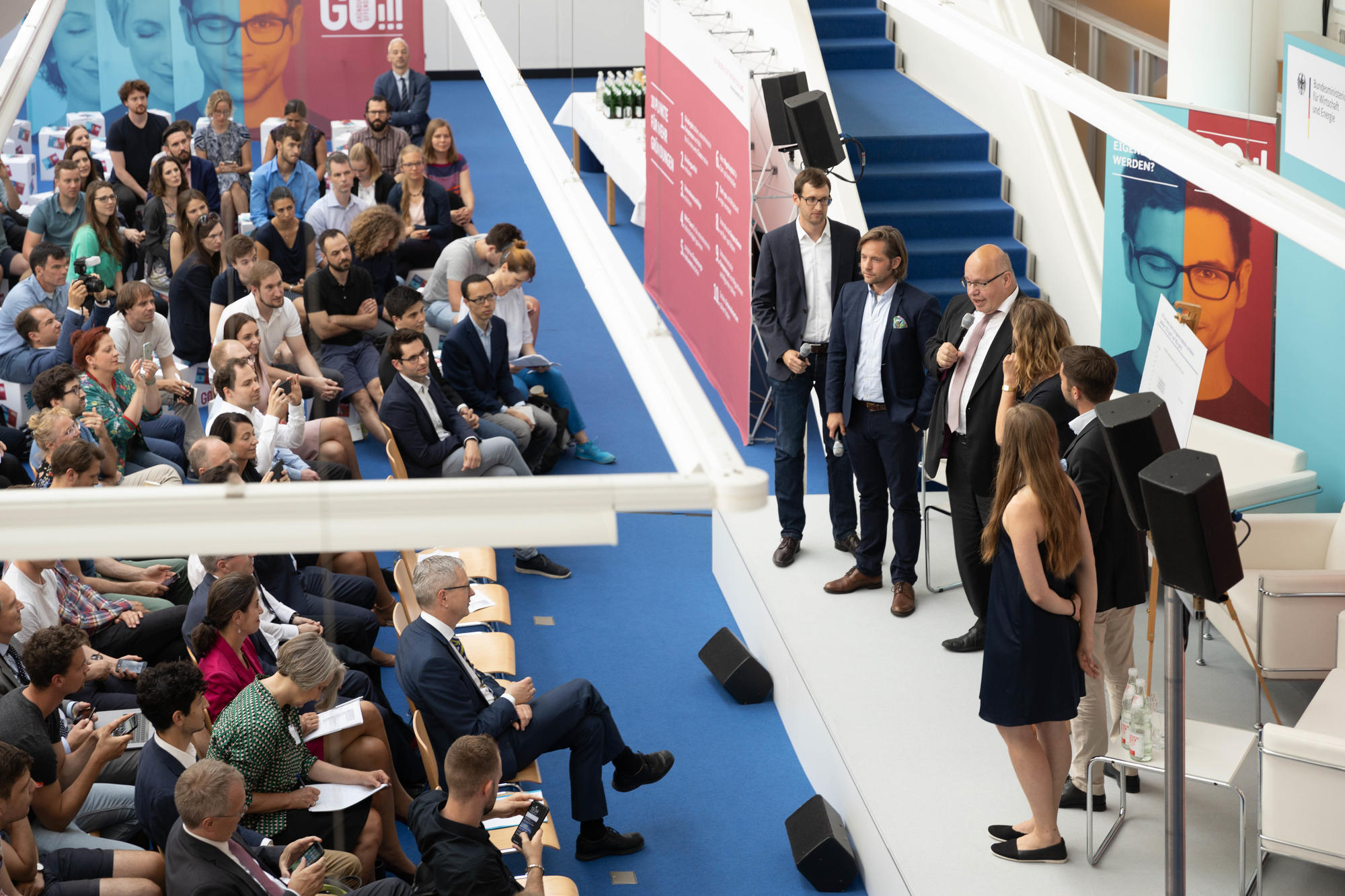 Startups aus dem Umfeld der FU Berlin im Gespräch mit Bundesminister Peter Altmaier und Moderatorin Tanja Samrotzki.