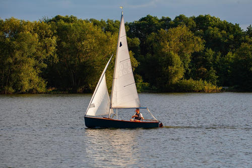 Zeitgleich zum Familientag wird die Berliner Hochschulmeisterschaft im Segeln ausgetragen.