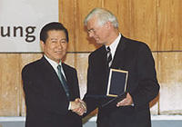 Staatspräsident Kim Dae-jung und Universitätspräsident Peter Gaehtgens