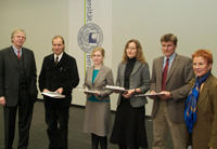 Von links nach rechts: Walter Rasch, Dr. Mark-Georg Dehrmann, Dr. Anna Holzscheiter, Dr. Jutta Rogal, Dr. Athanasios Typas, Prof. Keitel-Kreidt
