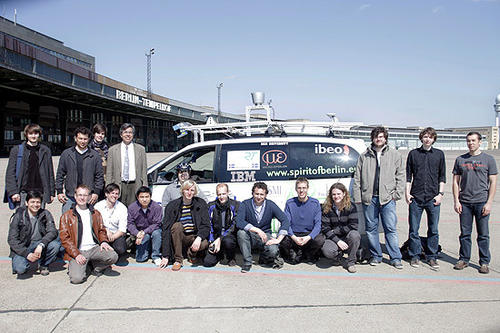 Im Projekt AutoNOMOS arbeiten Prof. Rojas und sein team an der Weiterentwicklung von Autonomie- und Fahrerassistenzsystemen