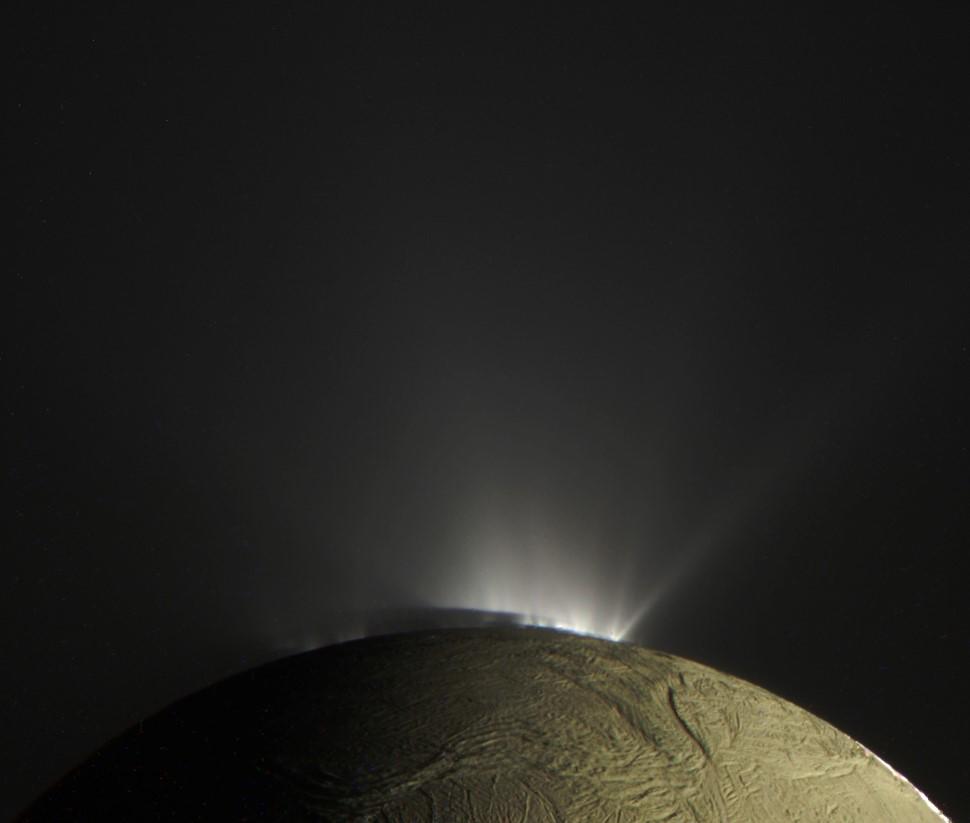 Saturnmond Enceladus mit Eisfontänen