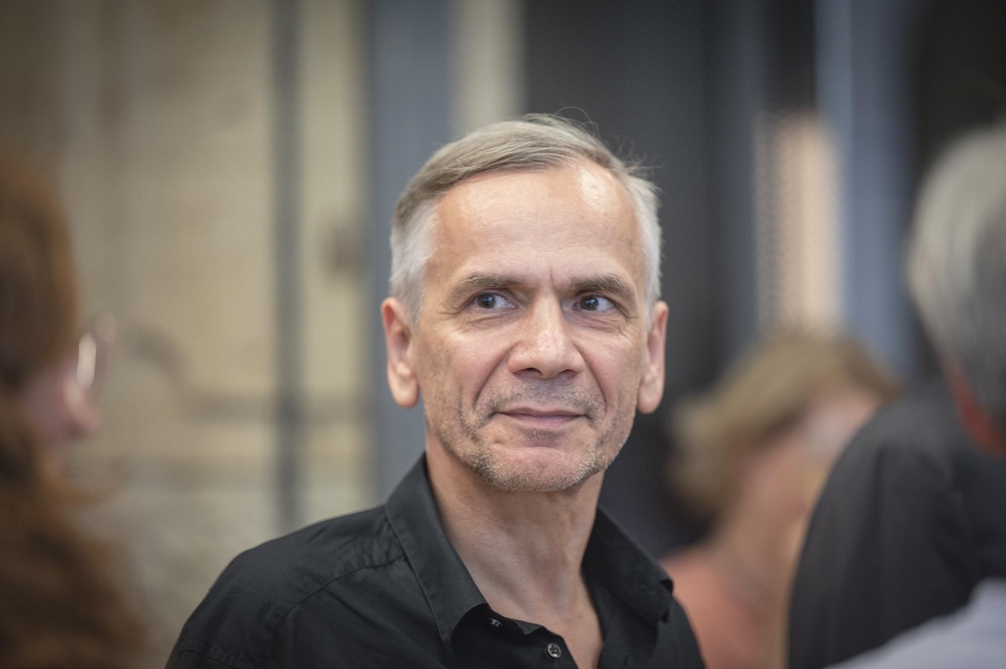 Schriftsteller Lutz Seiler bei der Verleihung des Berliner Literaturpreises 2023