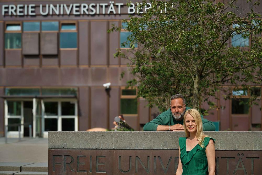 Prof. Dr. Michaela Sambanis und Gastprofessor Dr. Christian Ludwig eröffnen den Kongress „Happy Learning“.