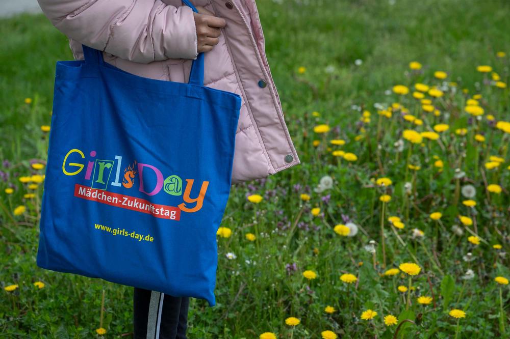 Seit 2002 beteiligt sich die Freie Universität Berlin am bundesweiten Aktionstag „Girls' Day“, der Schülerinnen für Berufe begeistern soll, in denen Frauen bisher unterrepräsentiert sind.