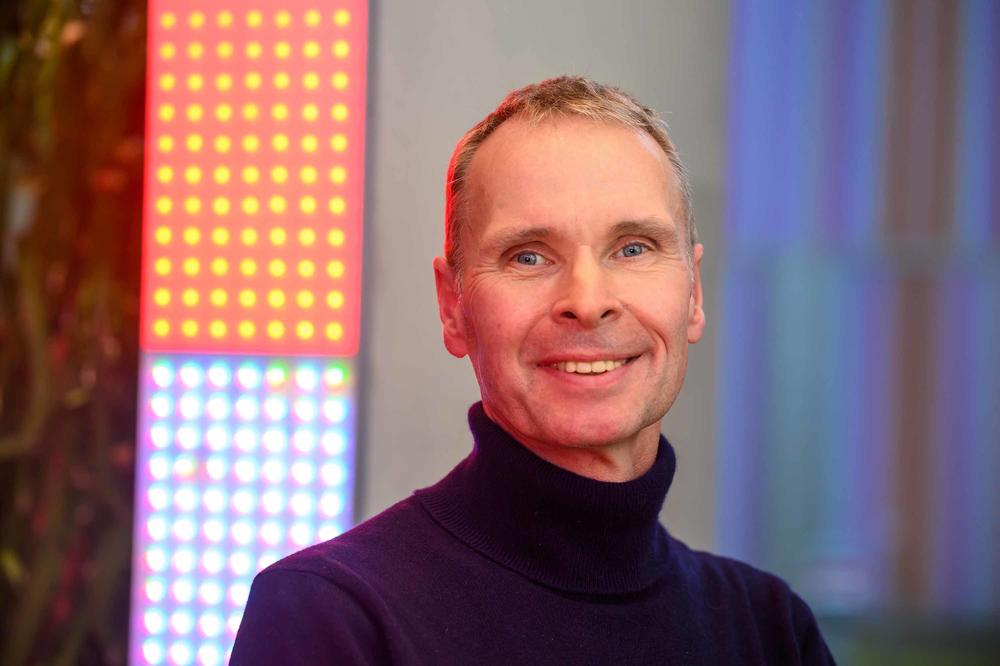 Prof. Dr. Volker Haucke ist Direktor des Leibniz-Forschungsinstituts für Molekulare Pharmakologie (FMP) in Berlin und Professor für Molekulare Pharmakologie an der Freien Universität Berlin.