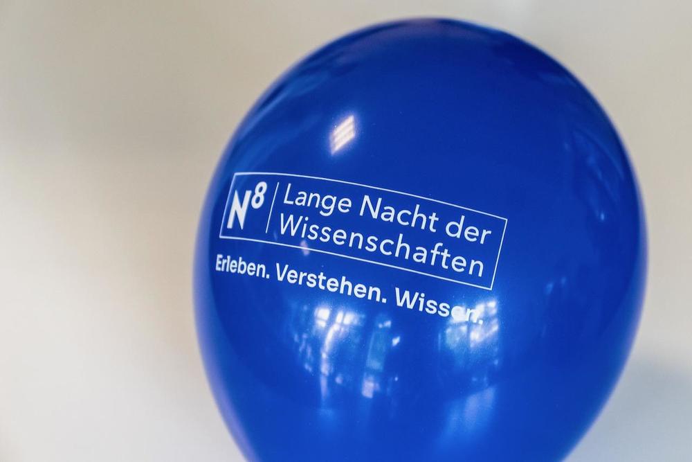Am 28. Juni 2025 findet die Lange Nacht der Wissenschaften statt. Die Freie Universität Berlin bietet an diesem Abend mehr als 200 Veranstaltungen an.