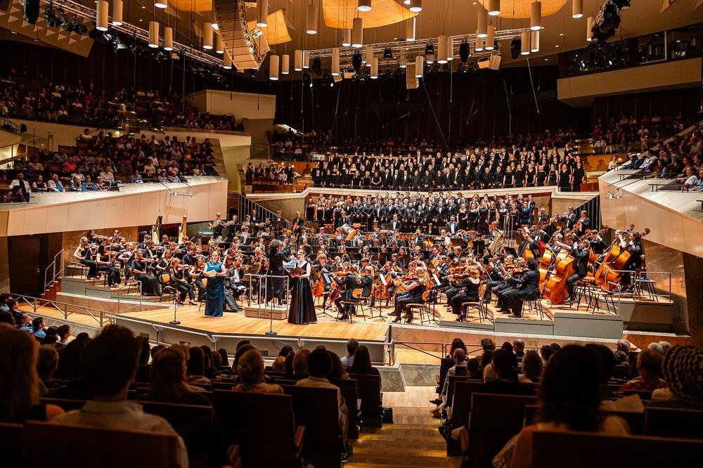 Das Collegium Musicum - die gemeinsame musikalische Einrichtung der FU Berlin und der TU Berlin - lädt zu den Sommersemesterabschlusskonzerten ein.