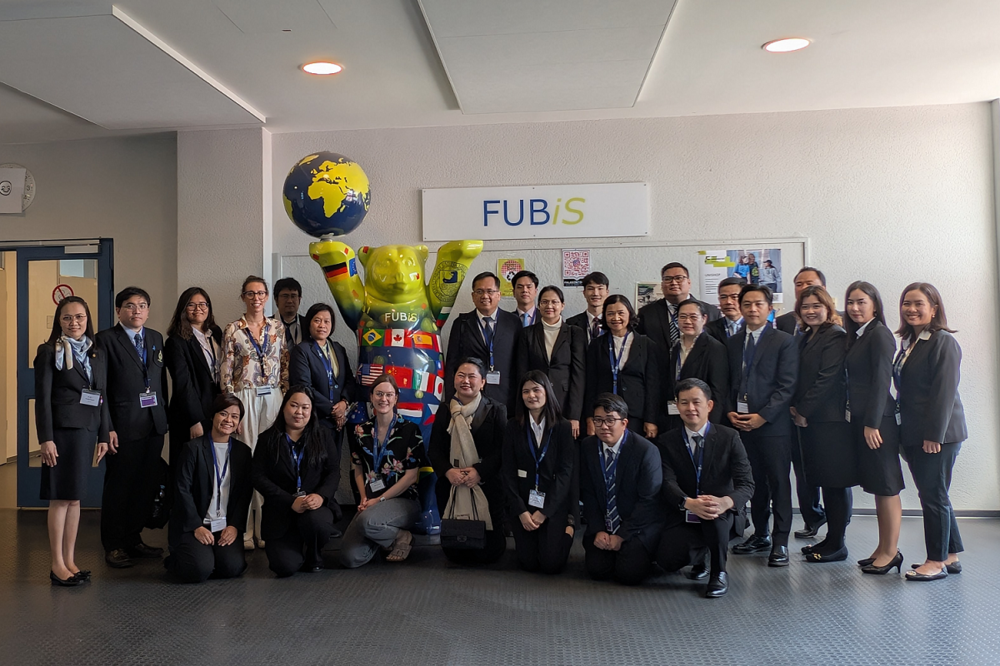 Beschäftigte des Court of Justice Thailand besuchten die Internationale Sommeruniversität der FU Berlin.