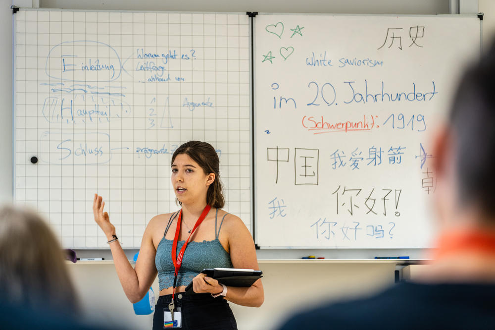 „Campus trifft Schule – 相约校园“ ist ein kostenfreies Weiterbildungsangebot und vermittelt differenziertes Wissen zu China an Schulen.