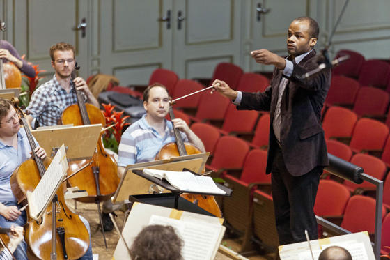 Engagiert für People of Colour in der klassischen Musik: Das Foto zeigt Brandon Keith Brown im Jahr 2012 bei einer Probe in der Tonhalle Zürich.