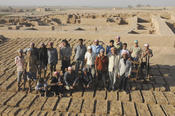 Abb. 25: Das Team der syrischen Mitarbeiter mit dem Projektleiter 2009.