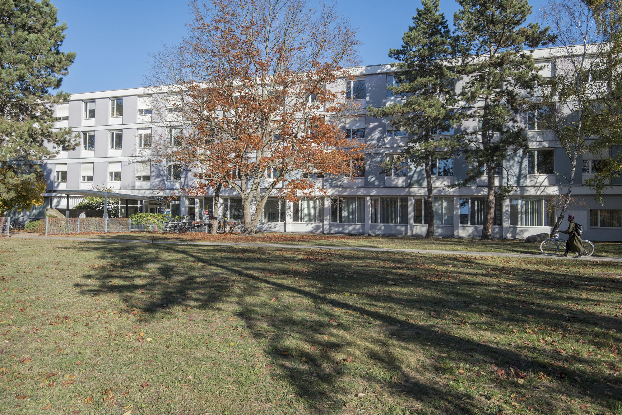 Das Institut für Publizistik- und Kommunikationswissenschaften wechselte in seiner Geschichte mehrfach den Standort, bevor es wieder in Dahlem angesiedelt wurde.