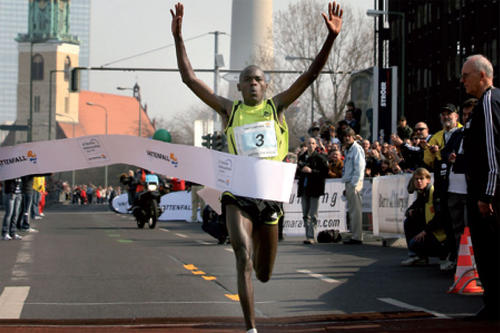 Kaum einer der 24.000 Starter beim diesjährigen Berliner Halbmarathon hatte eine Chance gegen den Sieger Patrick Makau Musyoki.