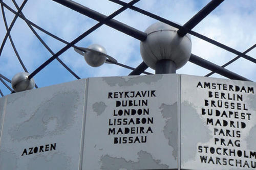 Wo gilt der Euro, wo brauchen Europäer noch einen Pass? Wer von Berlin nach London fliegt, muss seinen Pass zeigen, auf dem Weg nach Oslo aber nicht – obwohl Norwegen nicht in der Europäischen Union ist.