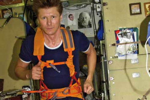 Regelmäßiges Training ist im Weltraum besonders wichtig. Selbst bei einer kurzen Mission verlieren Astronauten bis zu 20 Prozent der Muskelmasse.
