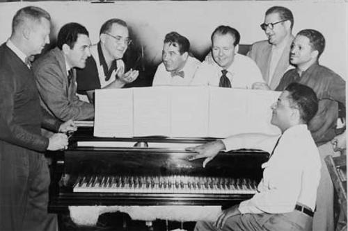 Auch Benny Goodman, Dritter von links, hatte durch seine Erfolge einen Anteil daran, dass Jazz den Makel der Unanständigkeit verlor.