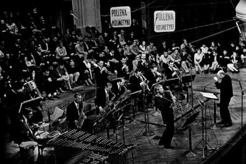 Seit 1956 findet in Warschau das Festival Jazz Jamboree statt. Es sorgte auch im Westen für Aufmerksamkeit, und der Polski Jazz wurde zu einem kulturellen Exportschlager.