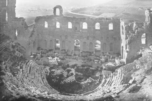 Herodes schmückte sich auch mit Städten wie Athen, auch wenn sie nichts mit dem Judentum zu tun hatten – sicher nicht lediglich als Ausdruck einer polytheistischen Gesinnung, sondern als Steigerung seiner Autorität in der hellenistischen Welt.