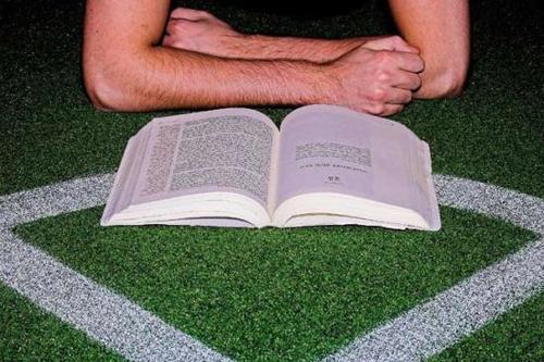 Passen Fußball und Literatur zusammen? Ist Fußball literatur-tauglich - und ist die Literatur fußball-fähig?