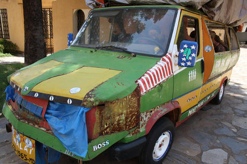 Typisches Verkehrsmittel in Malis Hauptstadt Bamako: die Sotramas.