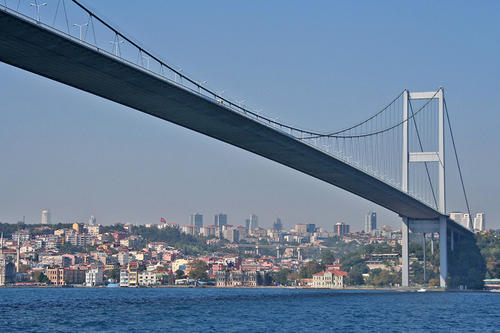 Verbindet Asien und Europa: Brücke über den Bosporus in Istanbul.