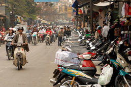 Verkehrskollaps zur Stoßzeit: Tausende Einwohner Hanois fahren durch die Straßen. Eine von deutschen und vietnamesischen Wissenschaftlern entwickelte App soll Abhilfe schaffen.