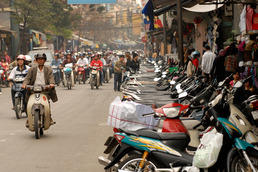 Gridlock during rush hour: Thousands of Hanoi residents drive through the city. An app developed by German and Vietnamese researchers aims to provide some relief.