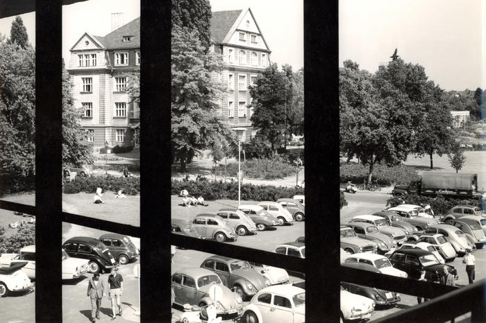 Hier fing alles an: Blick in den 1960er Jahren von der Empore des Henry-Ford-Baus auf das 1948 übernommene erste Hauptgebäude der Freien Universität Berlin in der Boltzmannstraße 3.