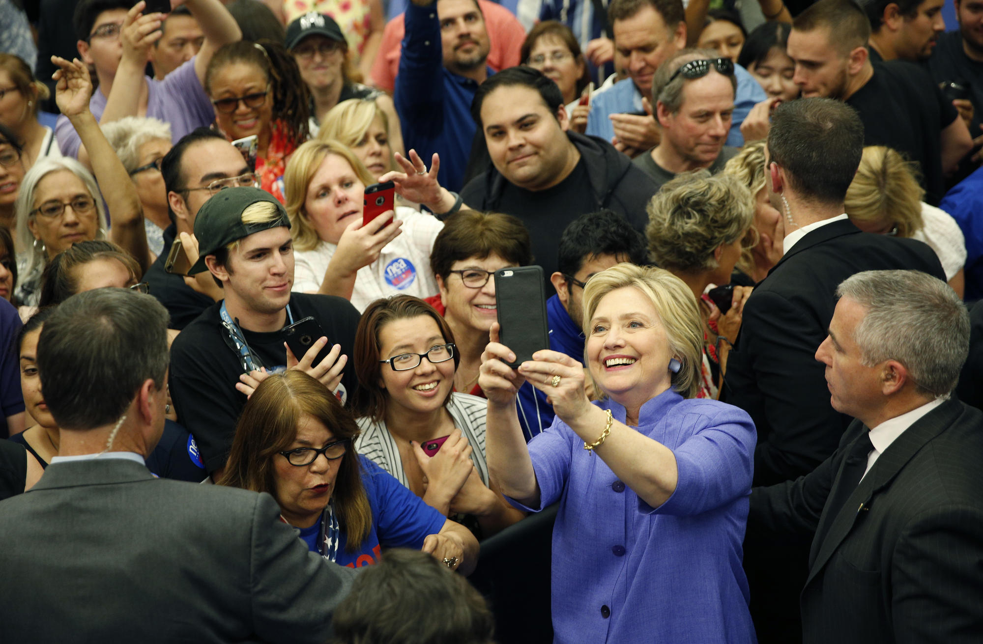 Im Fokus der Aufmerksamkeit – kann sich Hillary Clinton als erste Frau in der Geschichte der USA im Kampf um das Präsidentenamt durchsetzen?