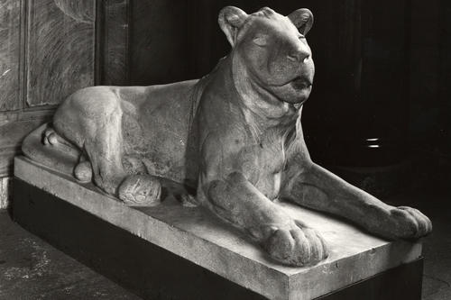 Der steinerne Löwe von August Gaul (1903) ist ebenfalls restituiert.