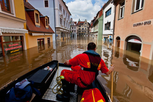 Traumatic experience: During flooding on the Elbe River in 2013, the historic city center of Meissen, Germany, was under more than a meter of water. 