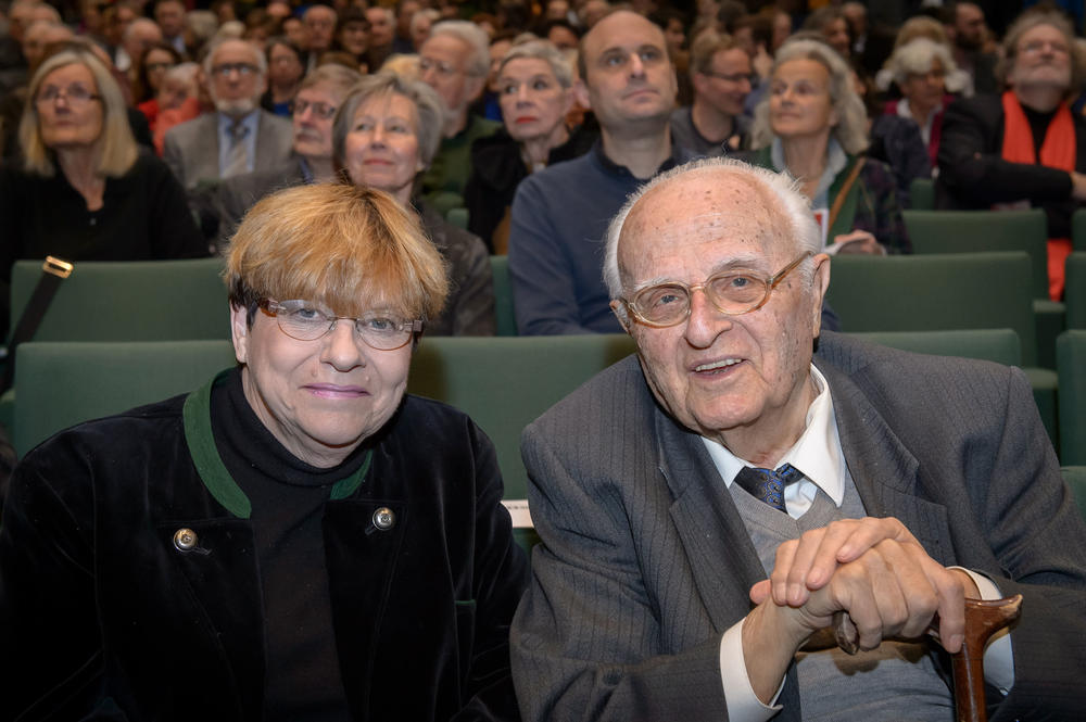 Karol Kubicki, der erste Student der Freien Universität, mit Frau Petra: „Die Freie Universität hat sich prima entwickelt.“