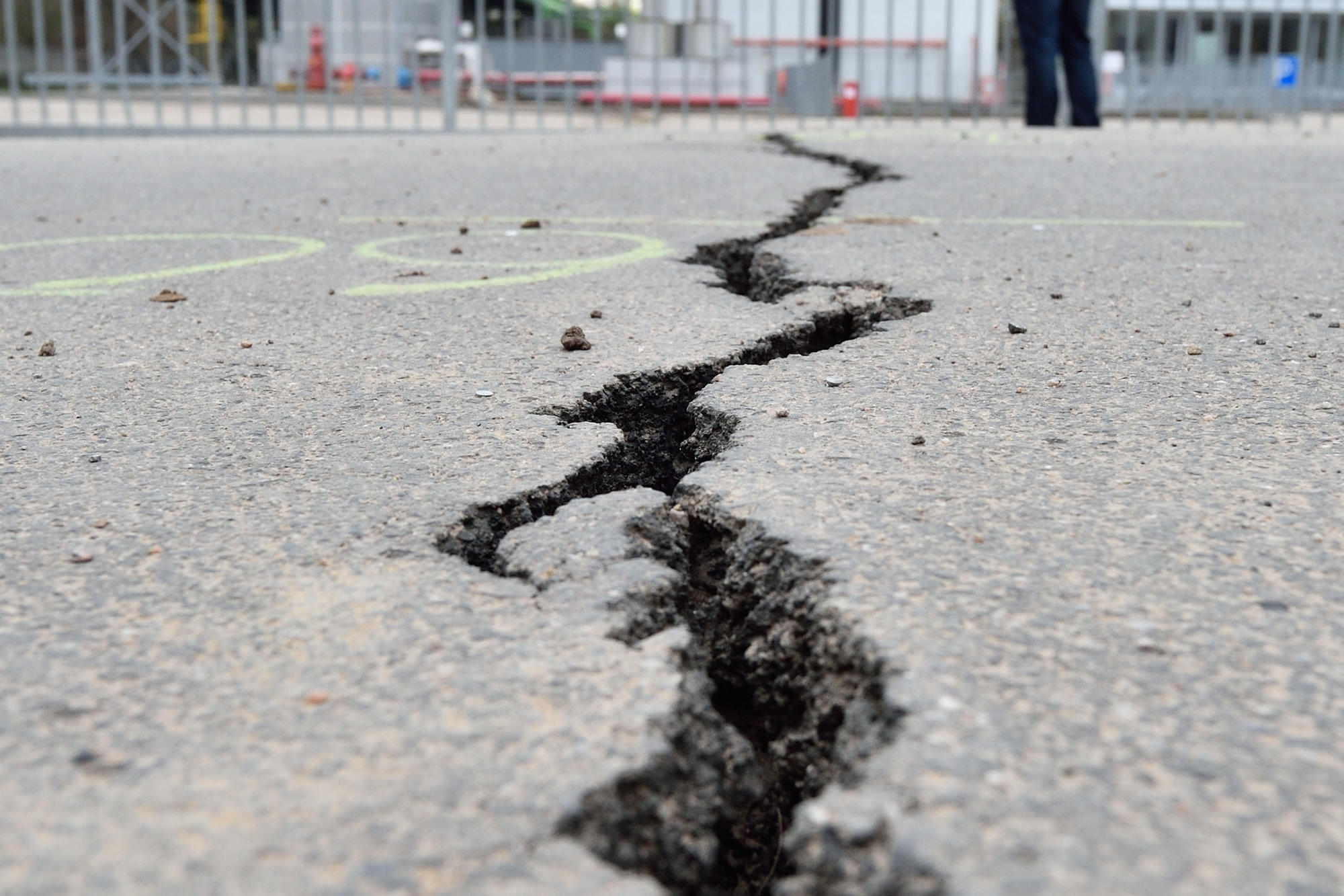 Geophysiker der Freien Universität erforschen, warum es in der Nähe von Stauseen, Erdgasfeldern und Geothermie-Anlagen immer wieder zu kleineren Erdbeben kommt.