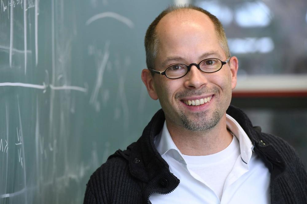 Physiker wie Jens Eisert wollen Quantensimulatoren bauen, die höchst komplexe Phänomene der Physik simulieren und enträtseln helfen.