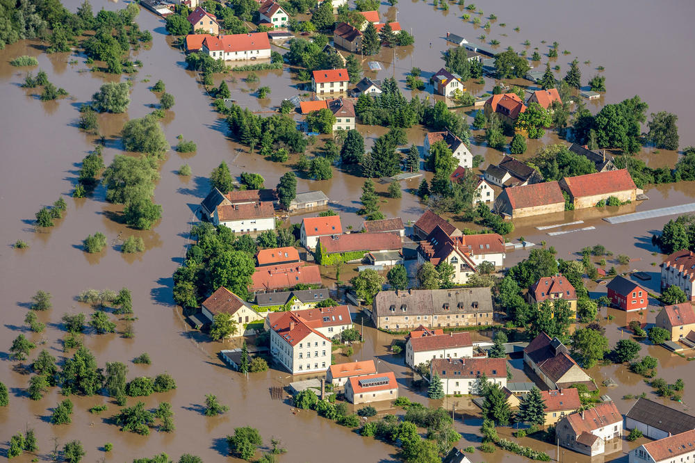 Land unter: Überschwemmungen wie das Elbehochwasser im sächsischen Radebeul im Juni 2013 nehmen zu.