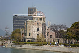 Das Friedensdenkmal in Hiroshima, besser bekannt als Atombomben-Kuppel (A-bomb Dome), erinnert an den Atombombenabwurf am 6. August 1945.