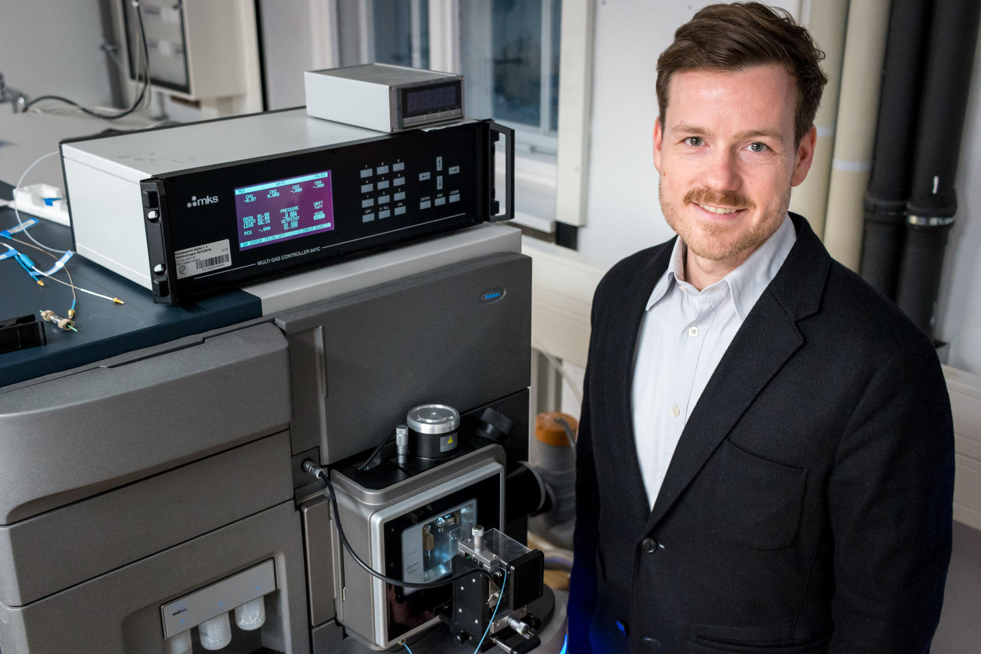 Chemie-Professor Kevin Pagel forscht an der praktischen Anwendung des Gerinnungshemmers Heparin.