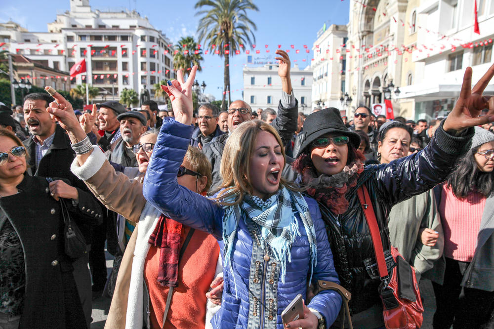 Freudengesänge in Tunis. Tunesische Frauen feiern am 14. Januar 2018 den siebten Jahrestag der durch Proteste erzwungenen Flucht des Autokraten Ben Ali, der Tunesien 23 Jahre lang regiert hatte.