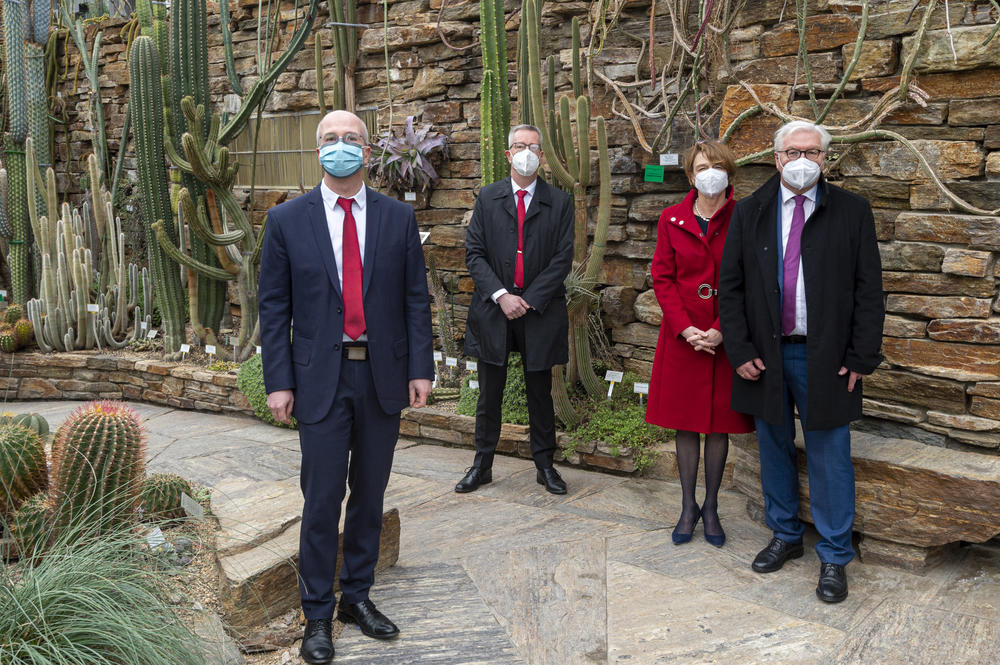 Hoher Besuch im Botanischen Garten: (v.r.n.l.) Frank-Walter Steinmeier, Elke Büdenbender, Günter M. Ziegler und Thomas Borsch.